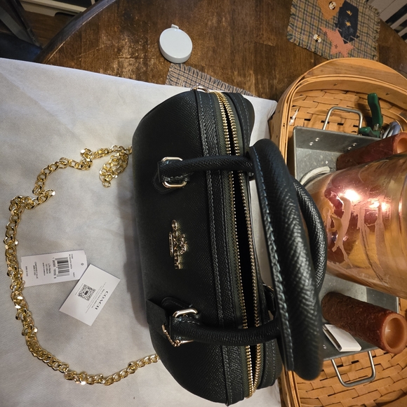 Coach GREEN Handbag with Gold Chain - Picture 6 of 16